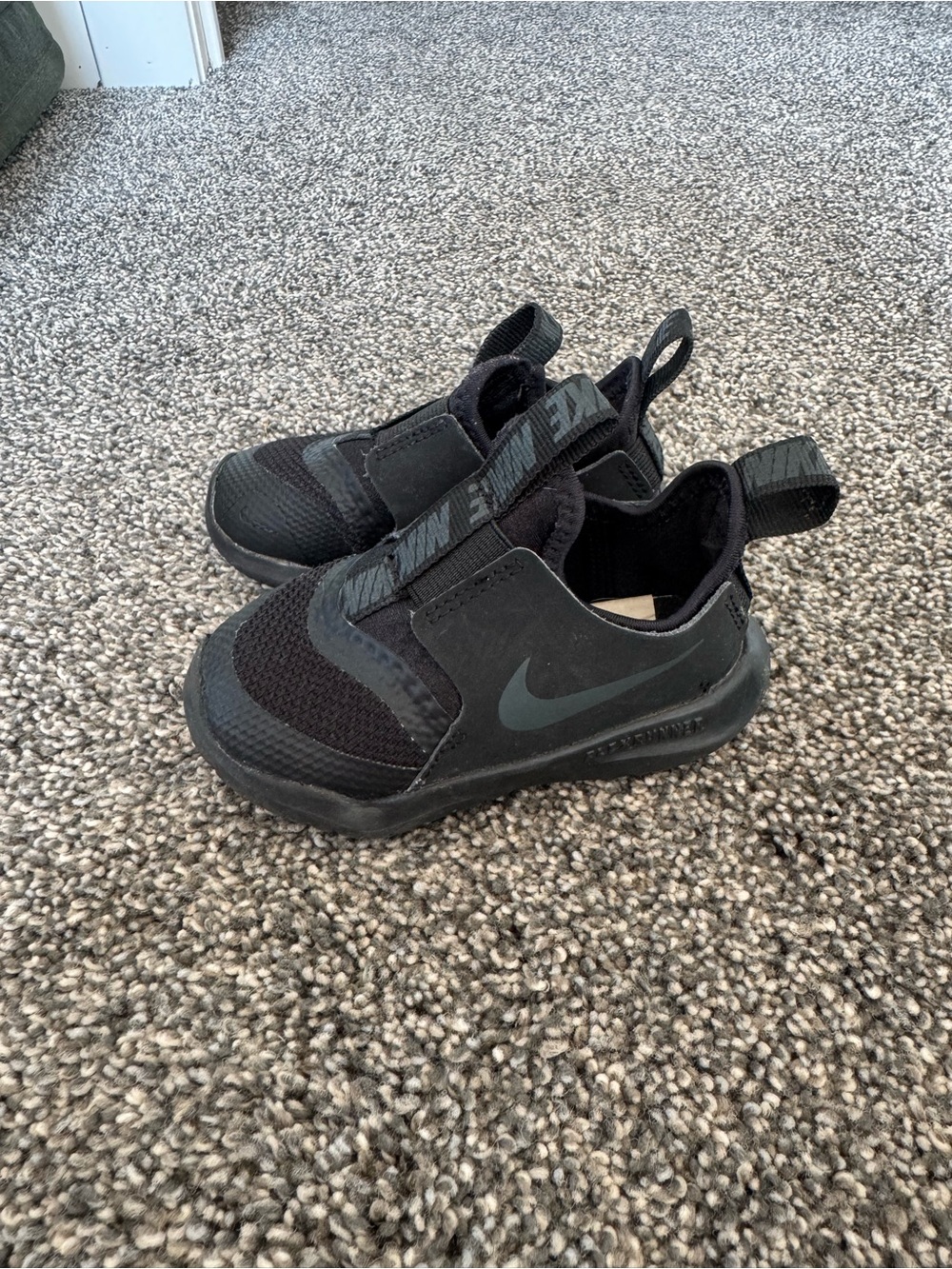 Nike Kids Black Slip-On Athletic Sneakers with Pull Tabs